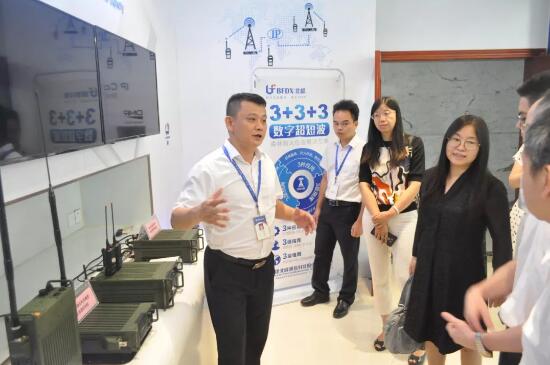 國家工信部無線電管理局、福建省工信廳等領(lǐng)導(dǎo)一行蒞臨北峰通信參觀指導(dǎo)