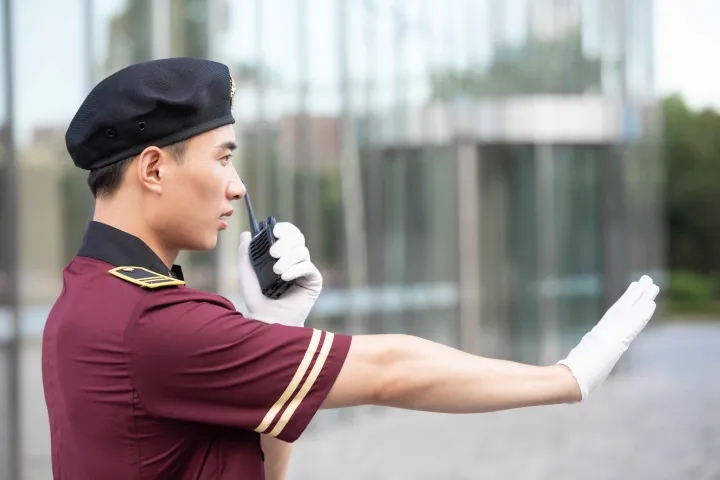 酒店服務(wù)行業(yè)如何選擇對講機(jī)？